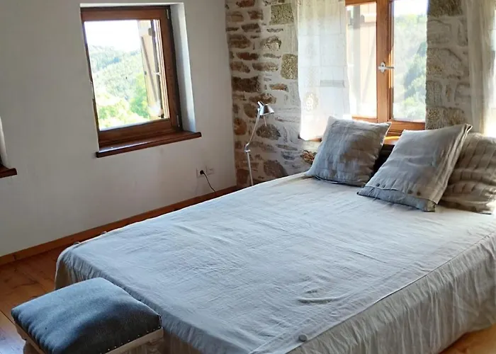 Vilă Elli Pinakátai